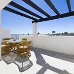 Sunsets - Modern 3-br Beachside