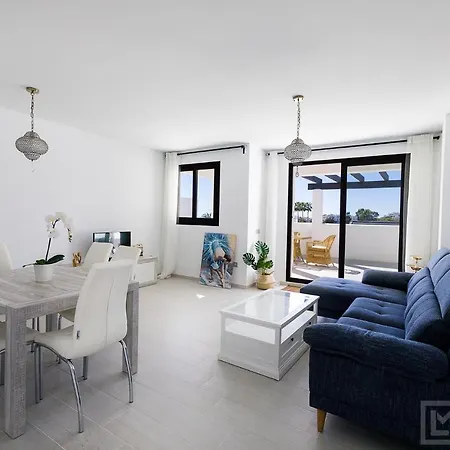 Sunsets - Modern 3-br Beachside *